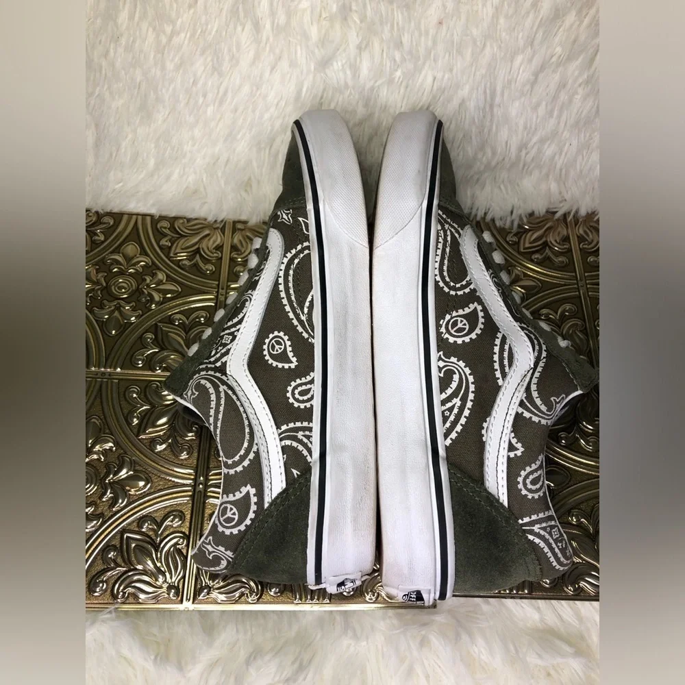Vans Men's Green Paisley Sneakers size 7 Women’s 8.5